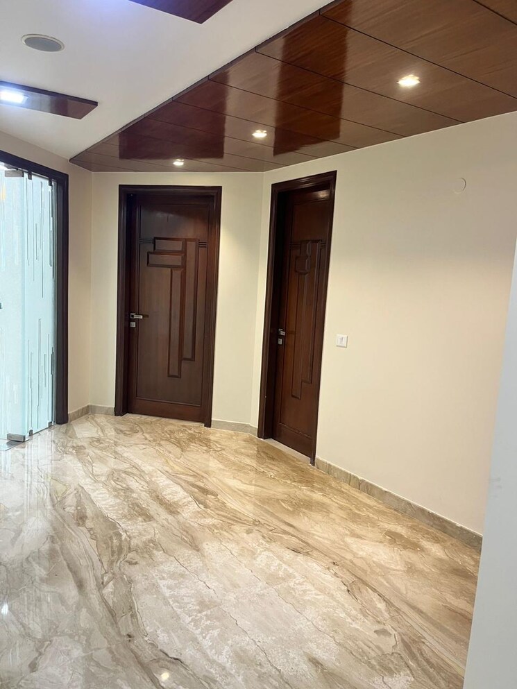 Room, greater kailash i 4 Bedroom 4500 Sq.Ft. Builder Floor In Greater Kailash I Delhi 9736631