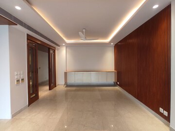 Room in 4 BHK Builder Floor at Panchsheel Park – for Sale