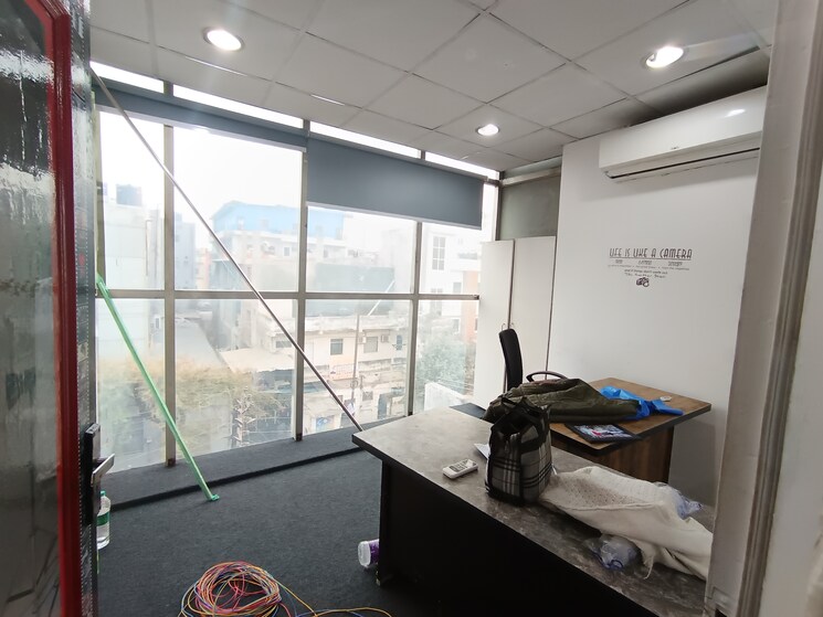 Cover Image, sector 6 Commercial Office Space 400 Sq.Ft. In Sector 6 Noida 9736648