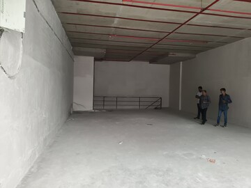 Room in  Shop at Palm Beach Galleria Mall, Vashi Sector 19d – for Rent