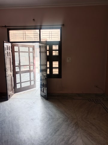 Room in 2 BHK Builder Floor at Sector 11 – for Rent