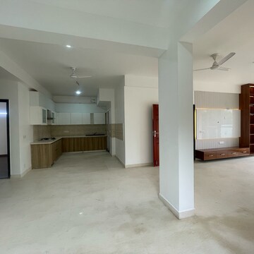 Kitchen in 3 BHK Builder Floor at BPTP Amstoria, Sector 102 – for Rent