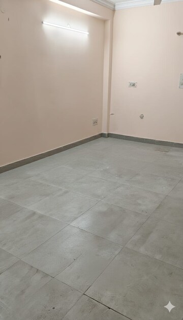 Room in 2.5 BHK Builder Floor at RWA Apartments Sector 12, Sector 12 – for Rent