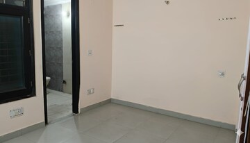 Room in 2.5 BHK Builder Floor at RWA Apartments Sector 12, Sector 12 – for Rent