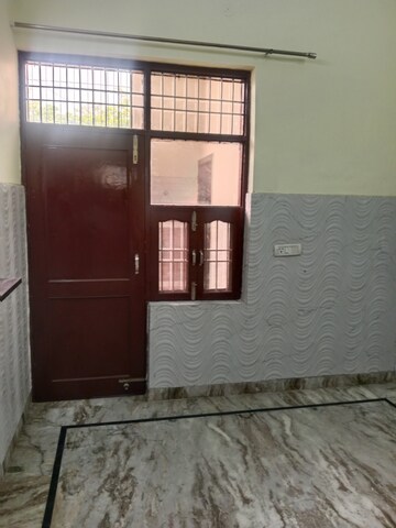 Room in 2 BHK Builder Floor at Sector 25 – for Rent