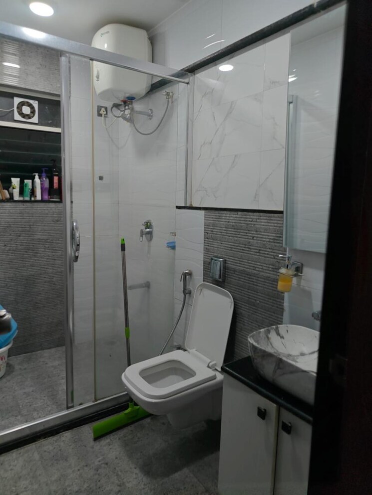 Bathroom, goel-ganga-liviano 3 Bedroom 1280 Sq.Ft. Apartment In Kharadi Pune 9736734