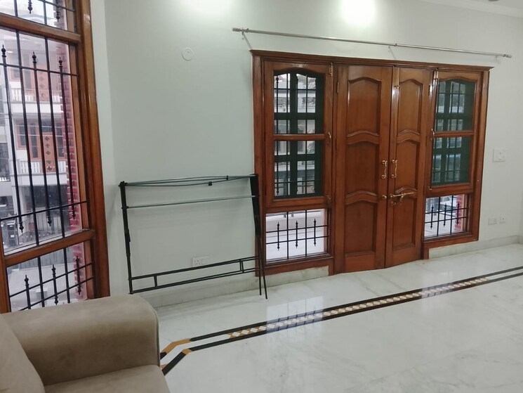 Room, sector 31 3 Bedroom 2200 Sq.Ft. Builder Floor In Sector 31 Gurgaon 9736769