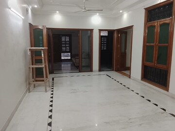 Room in 3 BHK Builder Floor at Sector 31 – for Rent