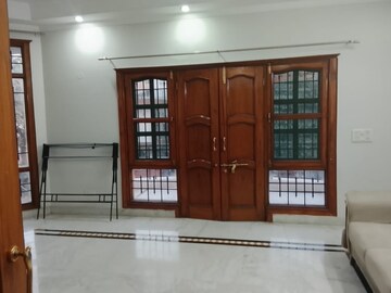 Room in 3 BHK Builder Floor at Sector 31 – for Rent