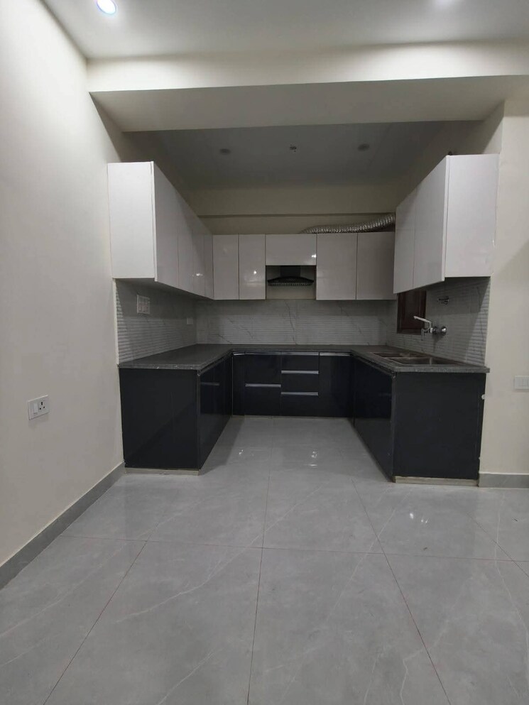 Kitchen, sector 14 3 Bedroom 1500 Sq.Ft. Builder Floor In Sector 14 Gurgaon 9736790