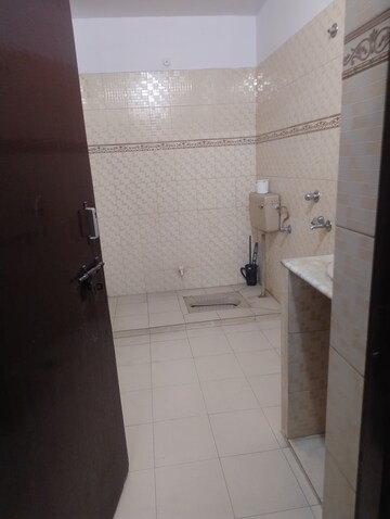 Master Bedroom in 5 BHK Villa at Gomti Nagar – for Rent