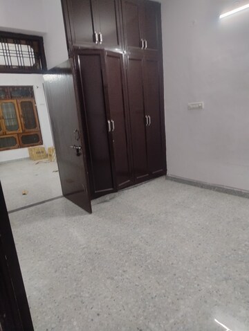 Furnished Amenities in 5 BHK Villa at Gomti Nagar – for Rent