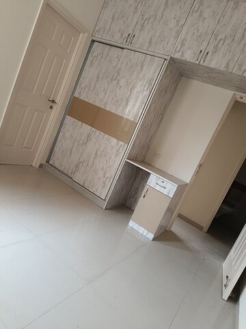 Room in 3 BHK Apartment at Emaar MGF Emerald Hills, Sector 65 – for Rent