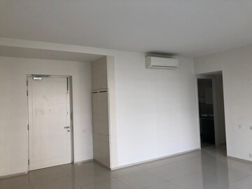 Room in 3 BHK Apartment at Ireo Skyon, Sector 60 – for Rent