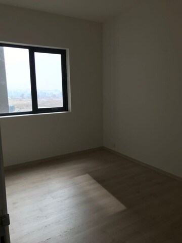 Room in 3 BHK Apartment at Ireo Skyon, Sector 60 – for Rent
