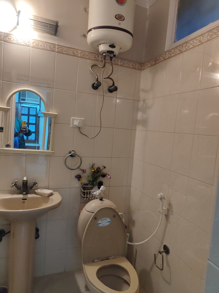 Bathroom, rwa-apartments-sector-26 3 Bedroom 1650 Sq.Ft. Villa In Sector 26 Noida 9736907