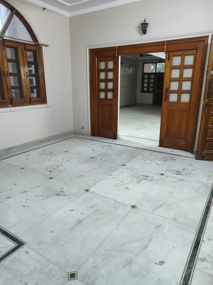 Room, rwa-apartments-sector-26 3 Bedroom 1650 Sq.Ft. Villa In Sector 26 Noida 9736907