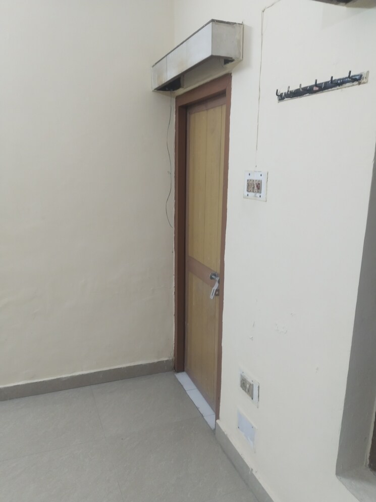 Room, gomti nagar 1.5 Bedroom 800 Sq.Ft. Builder Floor In Gomti Nagar Lucknow 9736908