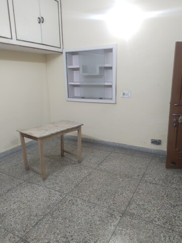 Room in 1.5 BHK Builder Floor at Gomti Nagar – for Rent