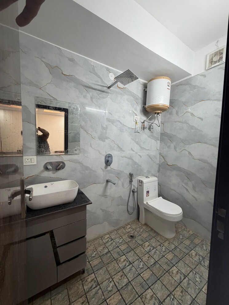 Bathroom, ansal-sushant-floors 1 RK 360 Sq.Ft. Builder Floor In Sushant Lok ii Gurgaon 9736910