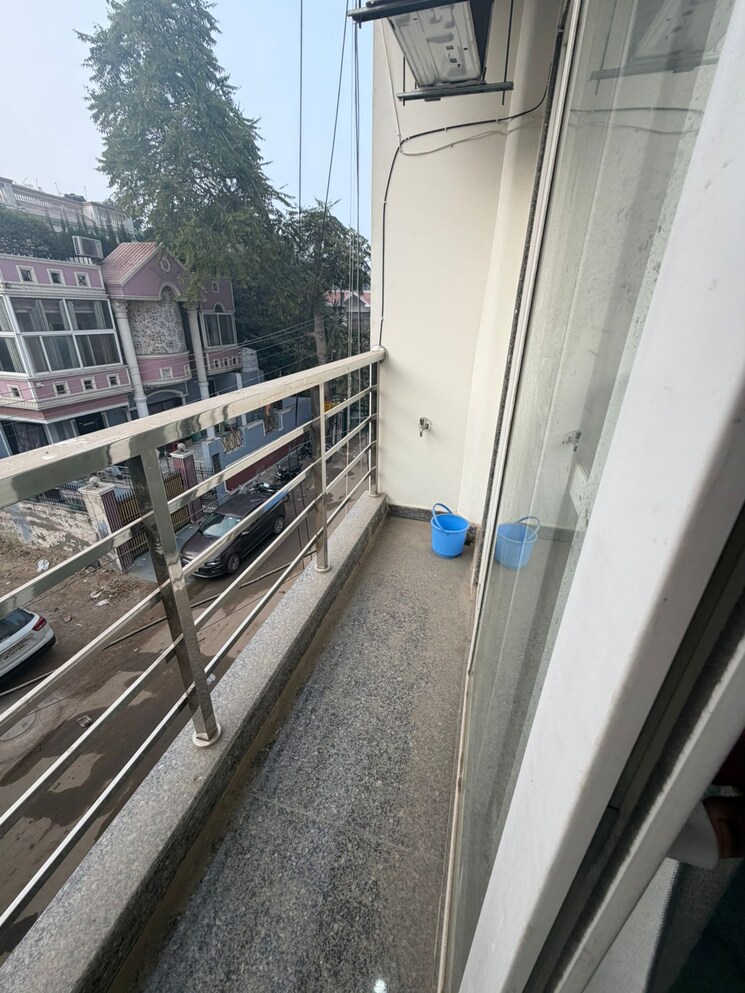 Balcony, ansal-sushant-floors 1 RK 360 Sq.Ft. Builder Floor In Sushant Lok ii Gurgaon 9736910