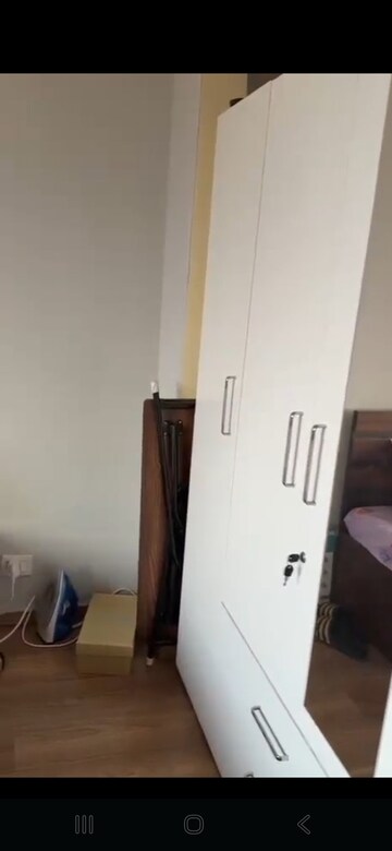 2 BHK Apartment For Rent in Raheja Vedaanta, Sector 108