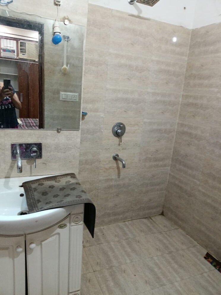 Bathroom, dhakoli 2 Bedroom 100 Sq.Yd. Builder Floor In Dhakoli Zirakpur 9737177