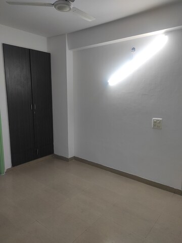 Furnished Amenities in 2.5 BHK Builder Floor at Narkanda Apartment, Sector 31 – for Rent