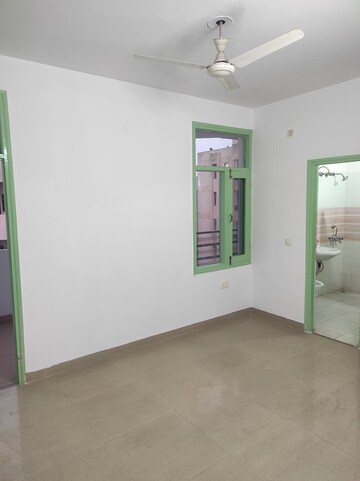 Bedroom in 2.5 BHK Builder Floor at Narkanda Apartment, Sector 31 – for Rent