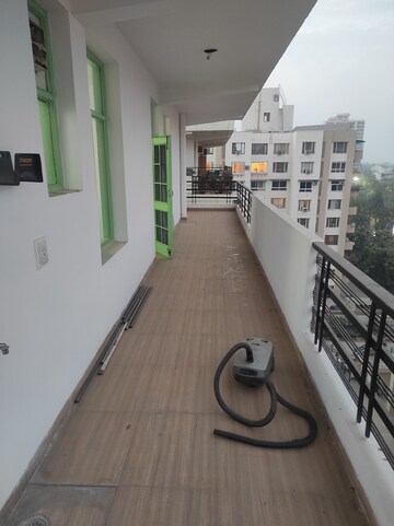 Balcony in 2.5 BHK Builder Floor at Narkanda Apartment, Sector 31 – for Rent