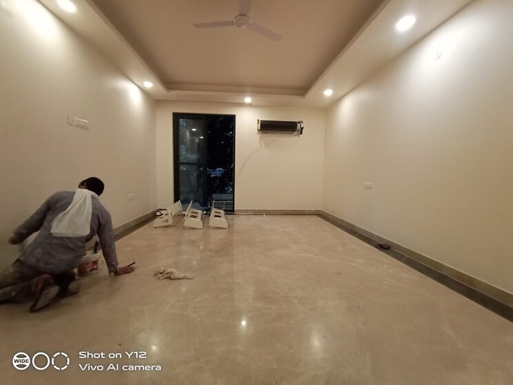 Room, greater kailash i 4 Bedroom 500 Sq.Yd. Builder Floor In Greater Kailash I Delhi 9737193