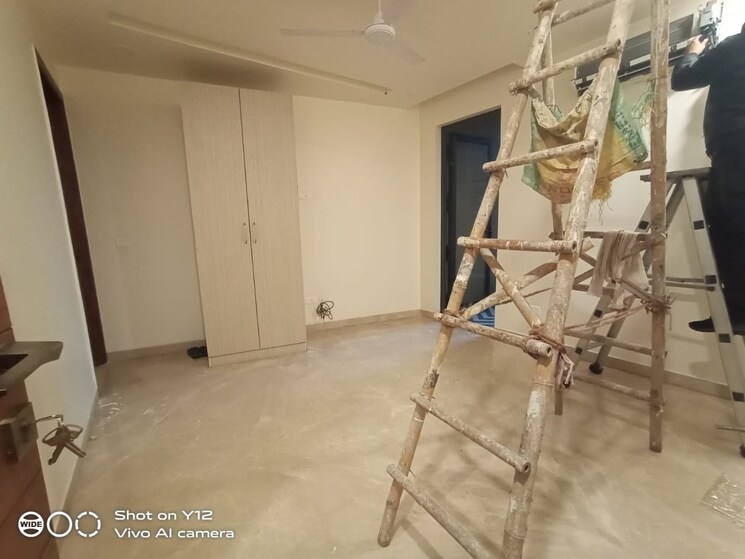 Room, greater kailash i 4 Bedroom 500 Sq.Yd. Builder Floor In Greater Kailash I Delhi 9737193