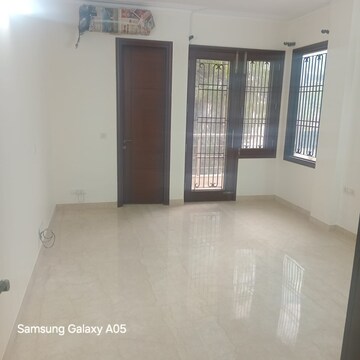 Room in 3 BHK Builder Floor at Hemkunt Colony – for Rent