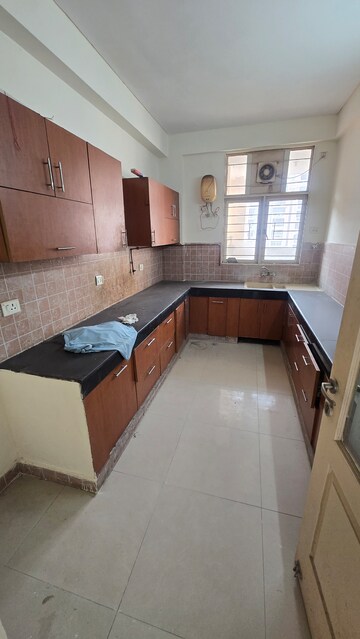 Kitchen in 2.5 BHK Apartment at Eldeco Green Meadows, Pi Greater Noida – for Sale