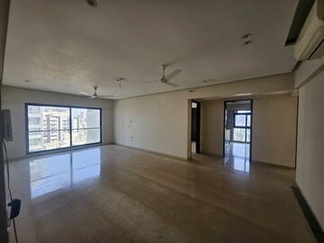 Room in 3 BHK Apartment at Mahesh Jai Bharat, Khar West – for Rent