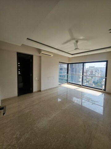 Room in 3 BHK Apartment at Mahesh Jai Bharat, Khar West – for Rent