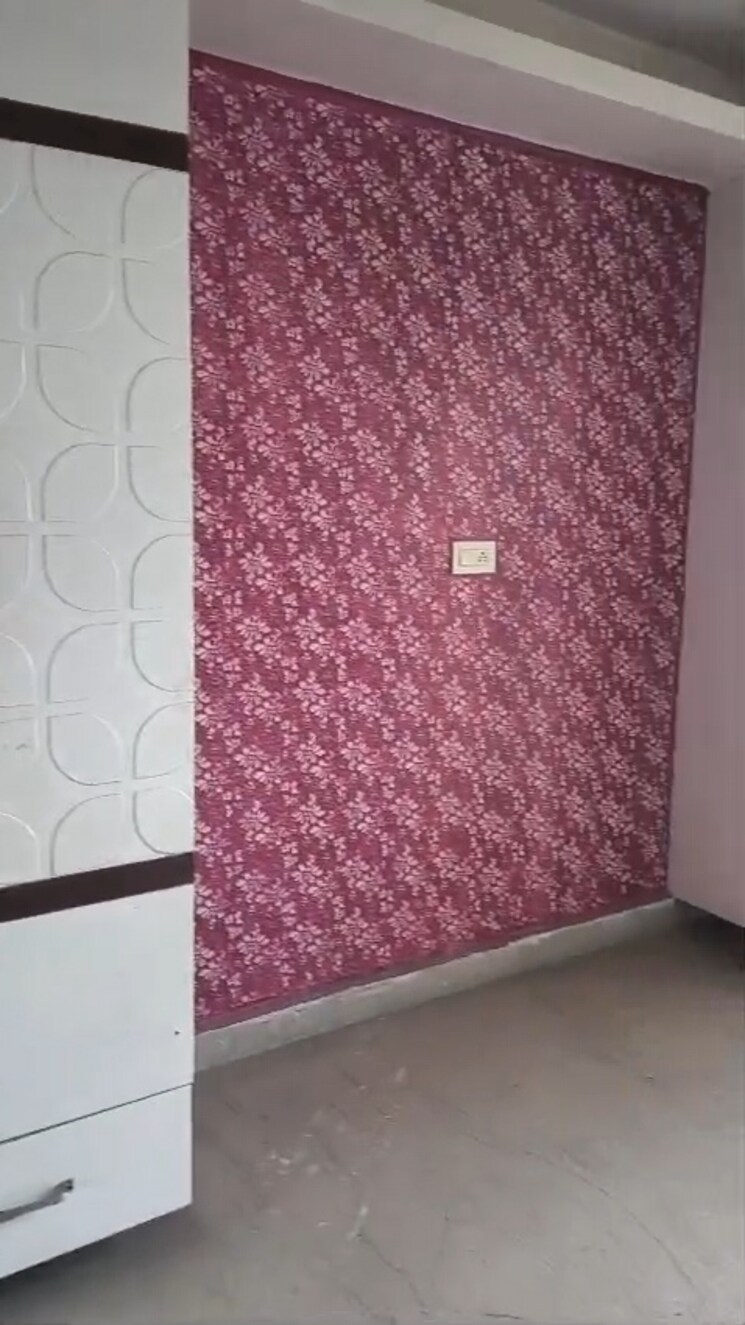 Room, rohini sector 24 3 Bedroom 700 Sq.Ft. Builder Floor In Rohini Sector 24 Delhi 9737363