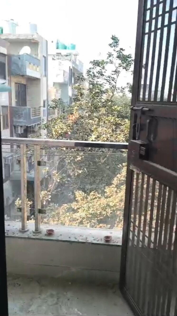 Balcony, rohini sector 24 3 Bedroom 700 Sq.Ft. Builder Floor In Rohini Sector 24 Delhi 9737363