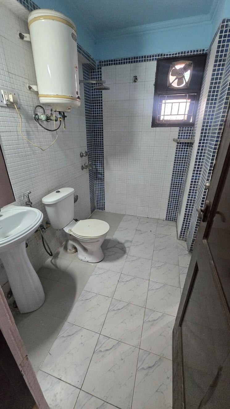 Bathroom, eldeco-green-meadows 3 Bedroom 1840 Sq.Ft. Apartment In Pi Greater Noida Greater Noida 9737303