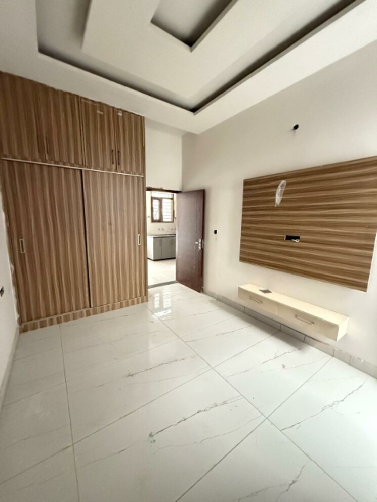 Room, sector 123 4 Bedroom 104 Sq.Yd. Villa In Sector 123 Mohali 9737345