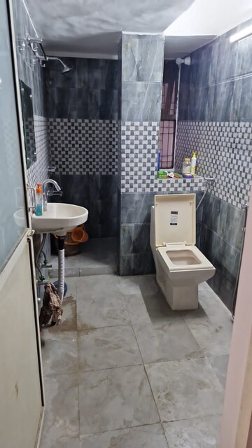 Team Area in 3 BHK Builder Floor at DLF Queens Court, Greater Kailash ii – for Rent