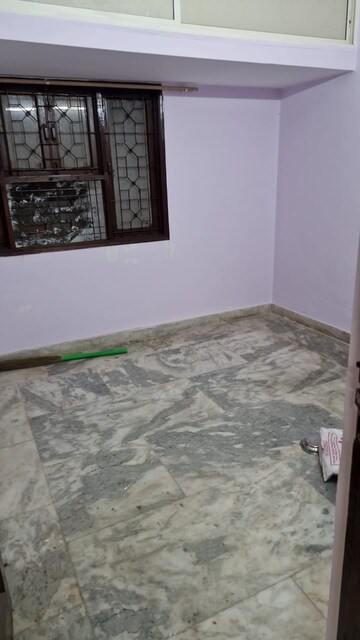 Room in 3 BHK Builder Floor at DLF Queens Court, Greater Kailash ii – for Rent