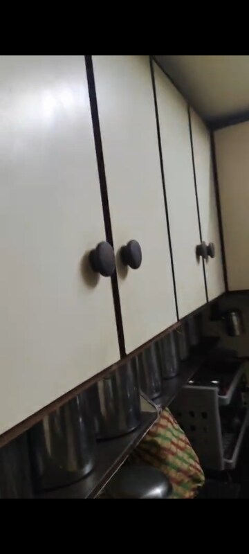 Furnished Amenities in 1 BHK Apartment at Vile Parle East – for Rent