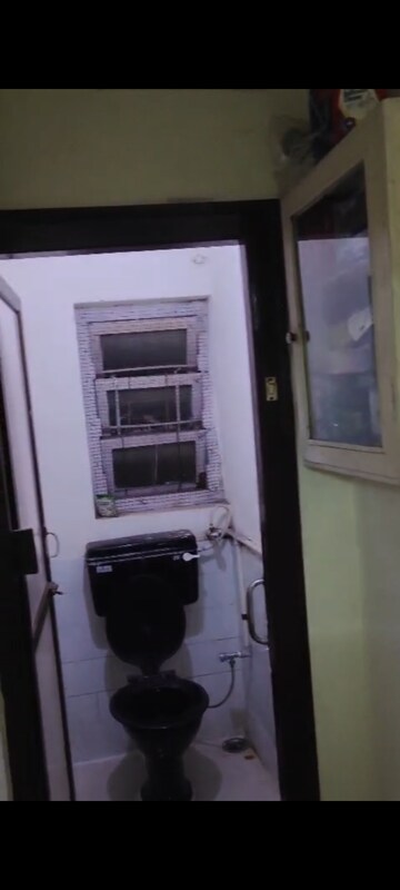 Furnished Amenities in 1 BHK Apartment at Vile Parle East – for Rent