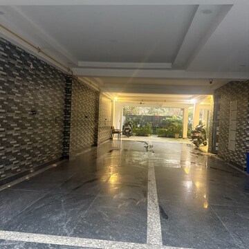 Parking in 3.5 BHK Builder Floor at Palam Vihar Residents Association, Palam Vihar – for Sale