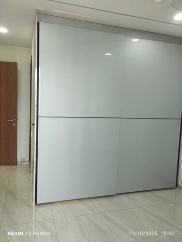 Room in 2 BHK Apartment at My Home Jewel, Madinaguda – for Rent