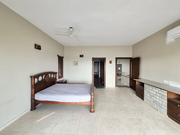 Room in 4 BHK Independent House at Banjara Hills – for Rent