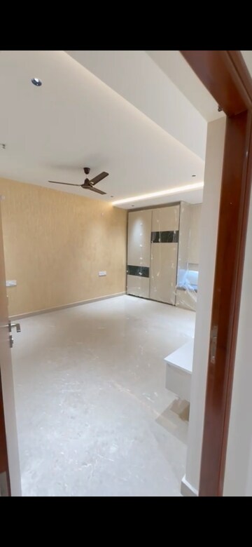Room in 3 BHK Apartment at Banjara Hills – for Rent