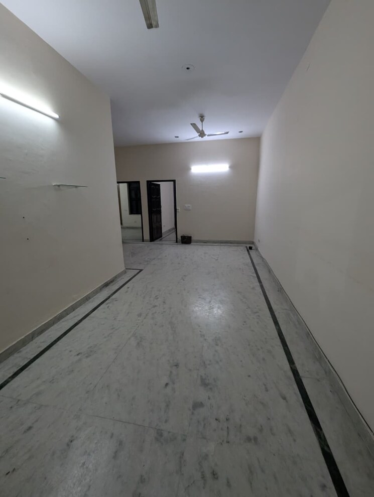 Room, sector 23a 2 Bedroom 1000 Sq.Ft. Independent House In Sector 23a Gurgaon 9737606