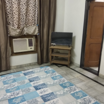 Bedroom in 1 BHK Builder Floor at Sector 15 – for Rent